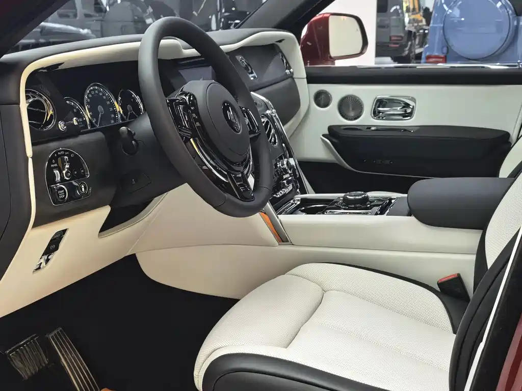 Rolls-Royce Cullinan — миниатюра 11