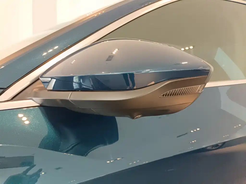 Audi e-tron (Import) — миниатюра 11