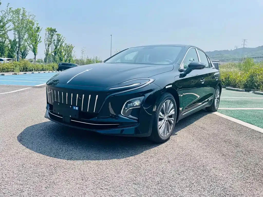 Hongqi HONGQI E QM5