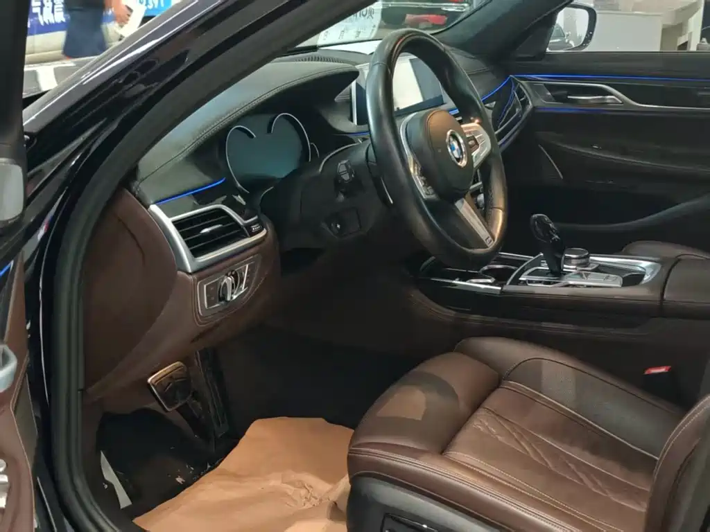 BMW 7 Series — миниатюра 3