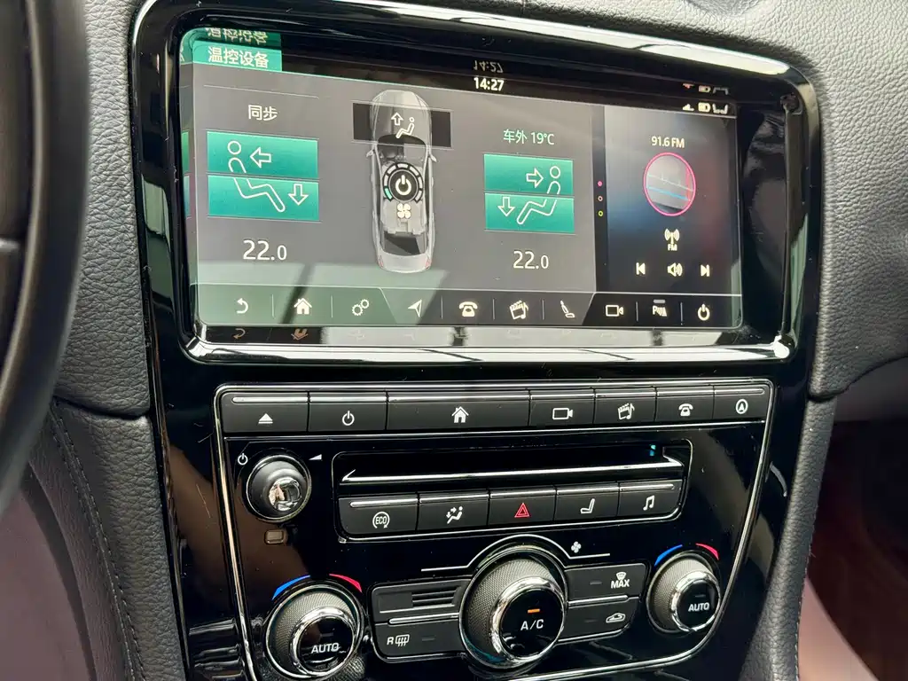 Jaguar XJ — миниатюра 11