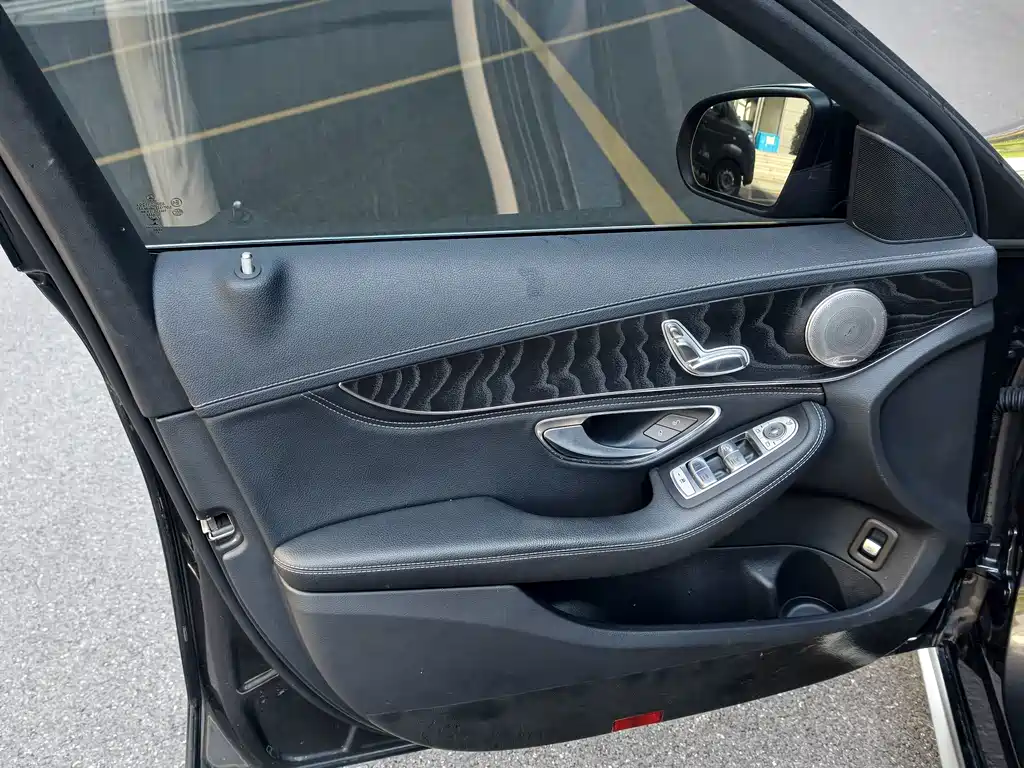 Mercedes-Benz C-Class — миниатюра 11