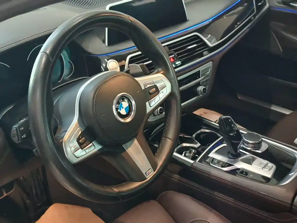 BMW 7 Series — миниатюра 4