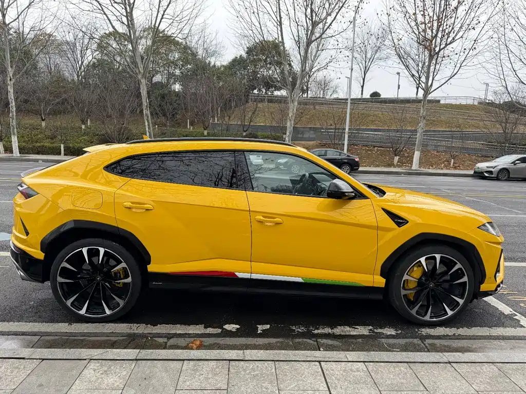 Lamborghini Urus — миниатюра 10