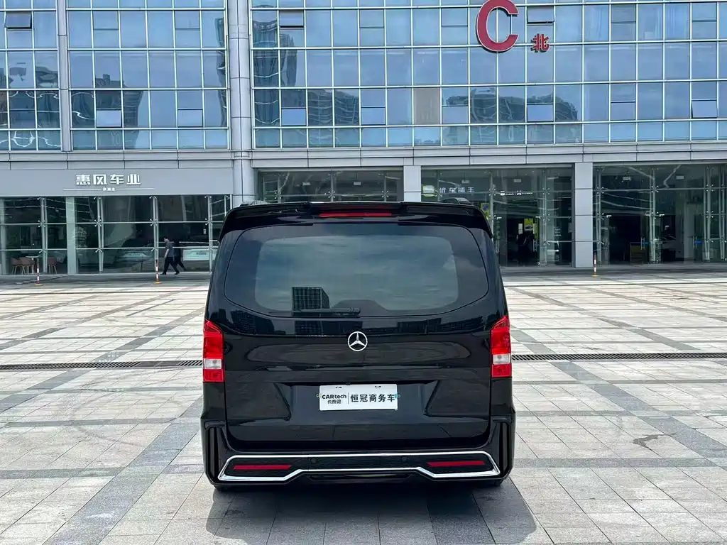 Mercedes-Benz Vito 2024 2.0T Elite 7 мест