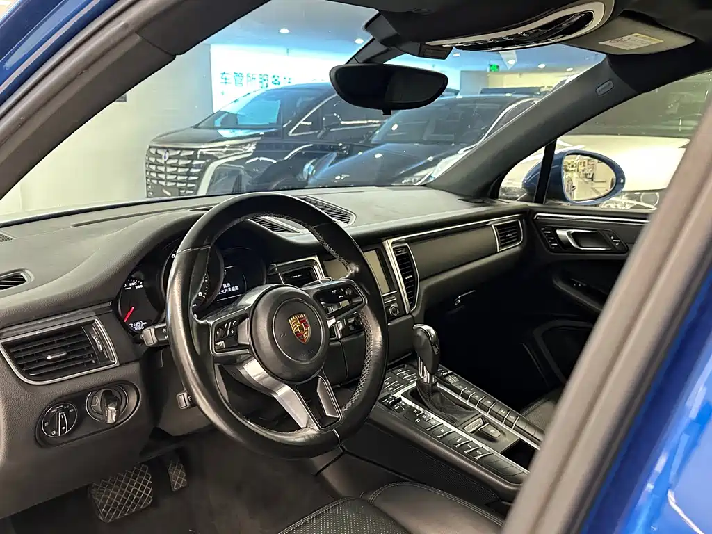 Porsche Macan — миниатюра 10