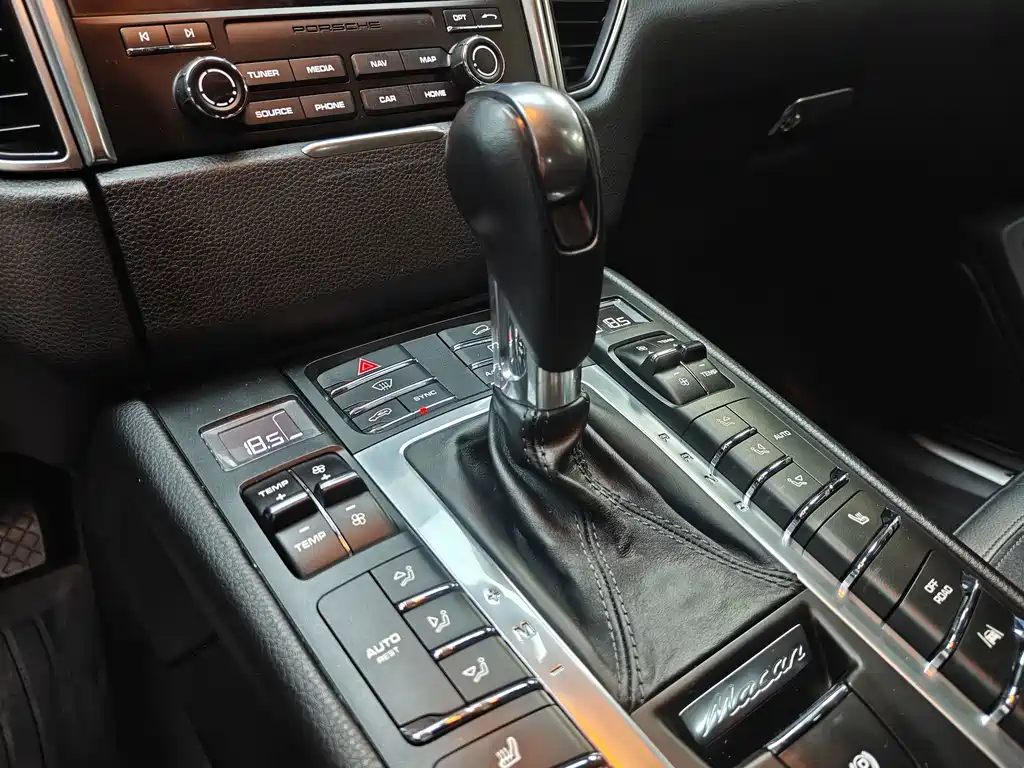 Porsche Macan — миниатюра 14