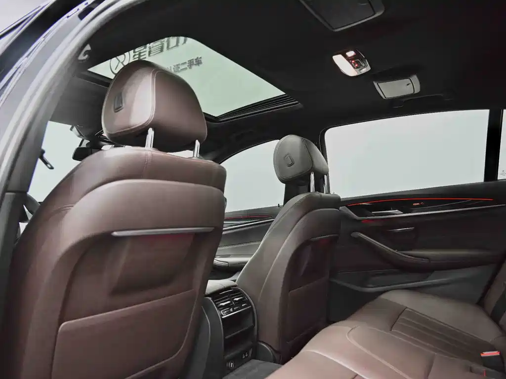 BMW 5 Series — миниатюра 27
