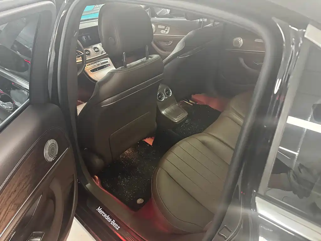 Mercedes-Benz E-Class — миниатюра 8