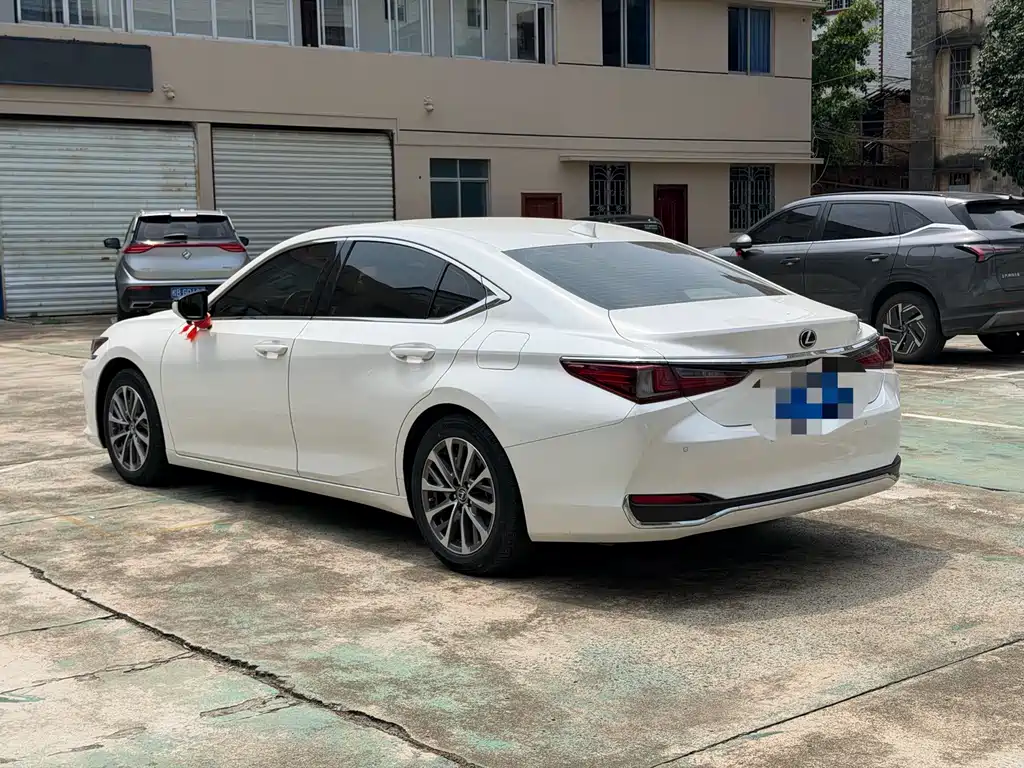 Lexus ES — миниатюра 4