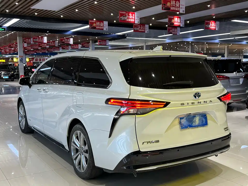 TOYOTA SIENNA