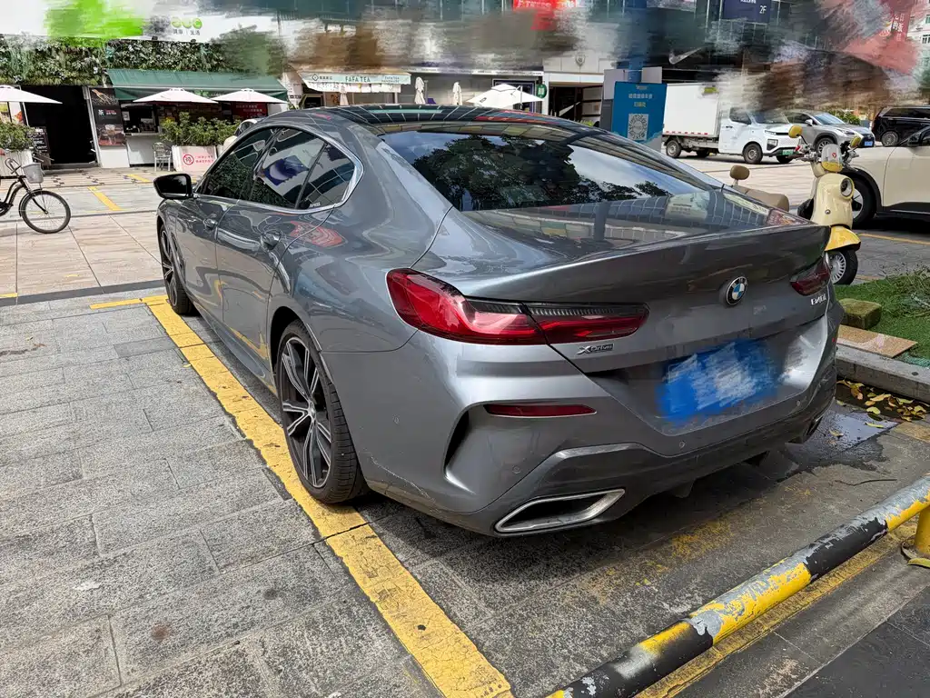 BMW 8 Series — миниатюра 10