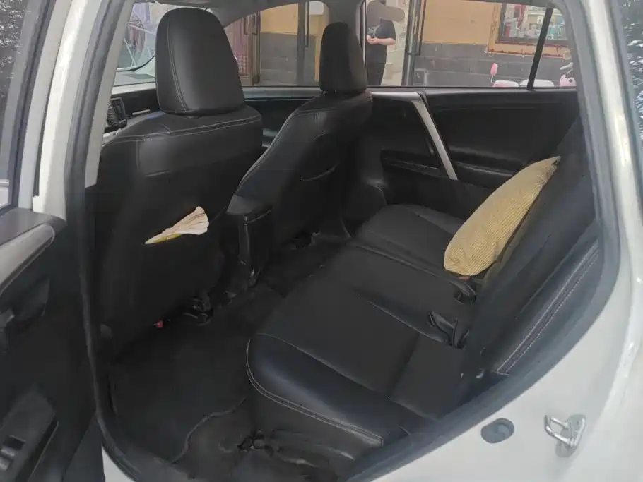 Toyota RAV4 — миниатюра 11