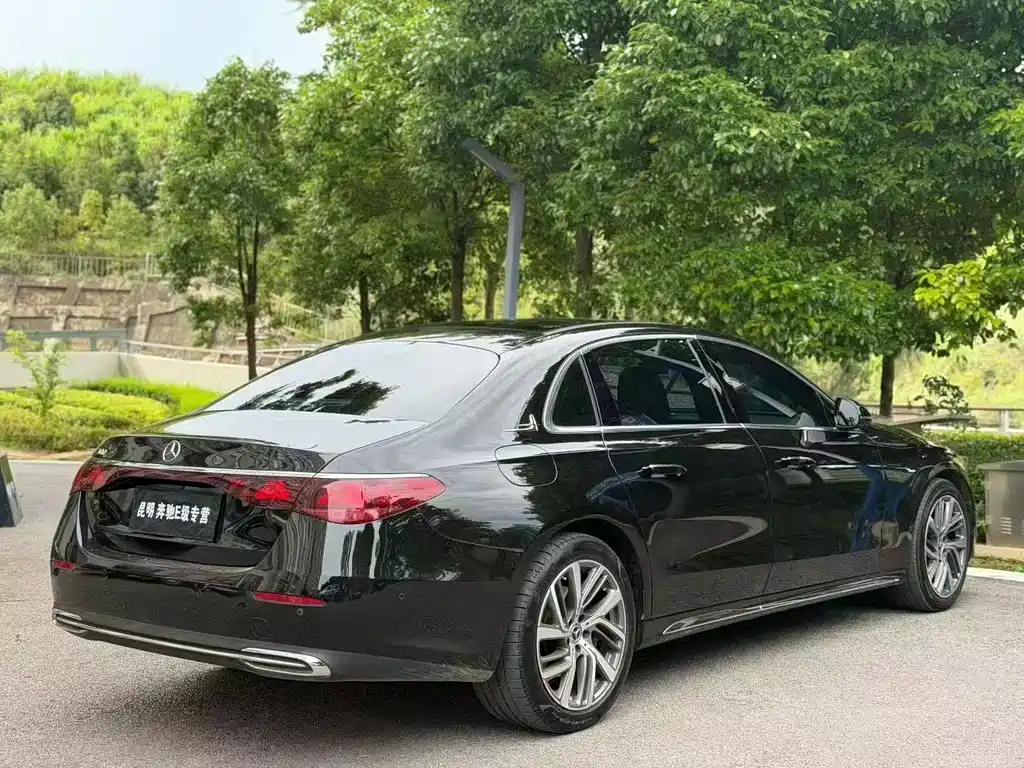 Mercedes-Benz E-Class — миниатюра 7