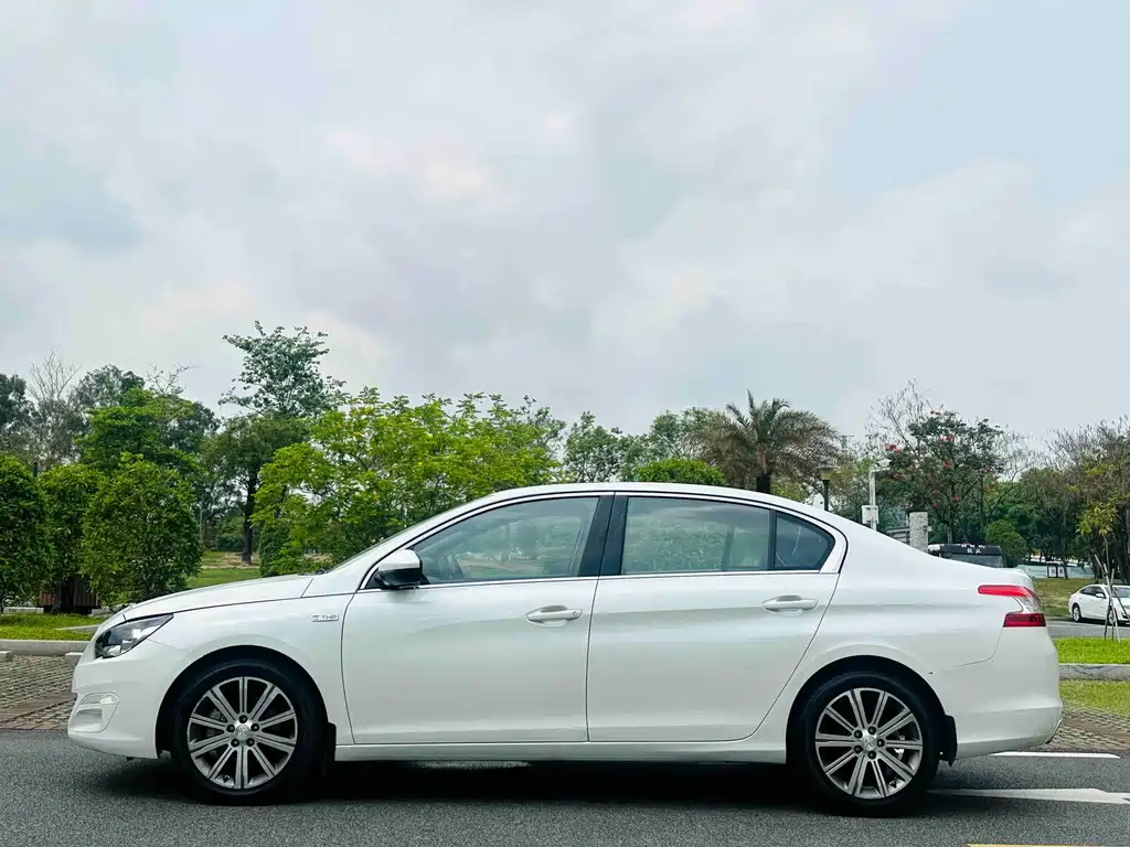 Peugeot 408 2016 1.6T AT Luxury