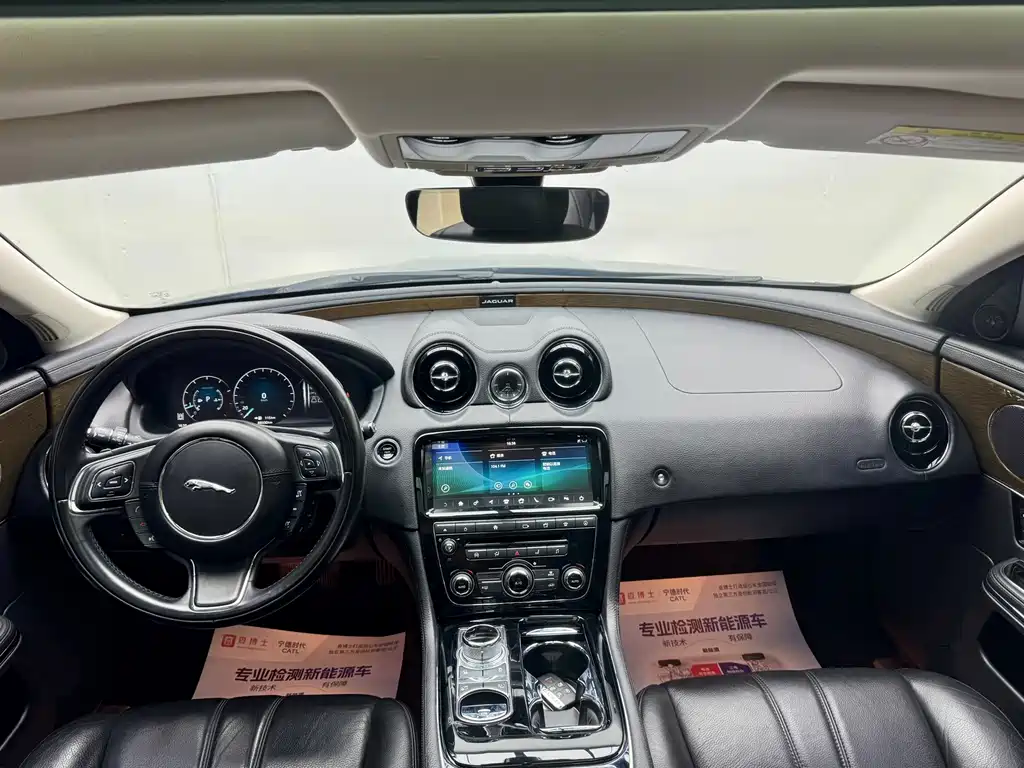 Jaguar XJ — миниатюра 7