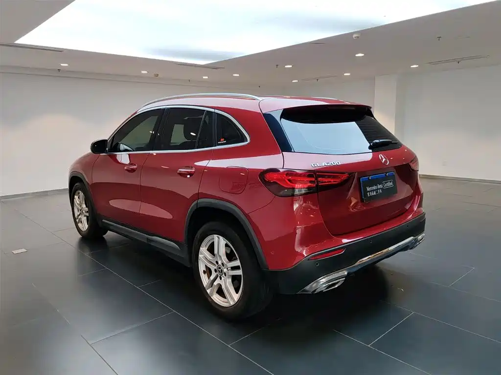 MERCEDES-BENZ  GLA
