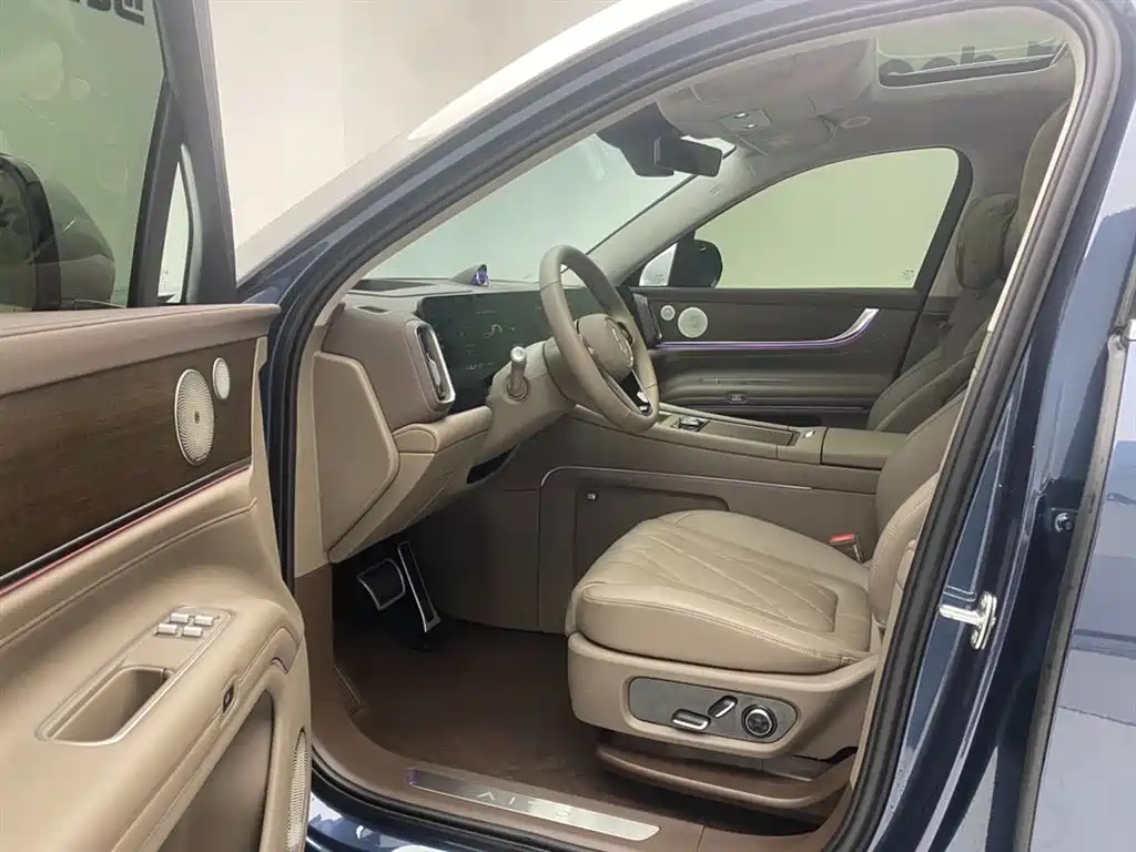 AITO ASK THE WORLD M9