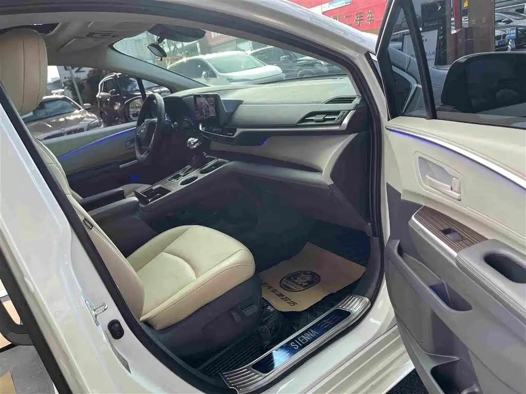 Toyota Sienna — миниатюра 21