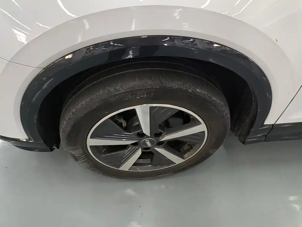 Audi Q2L e-tron — миниатюра 23