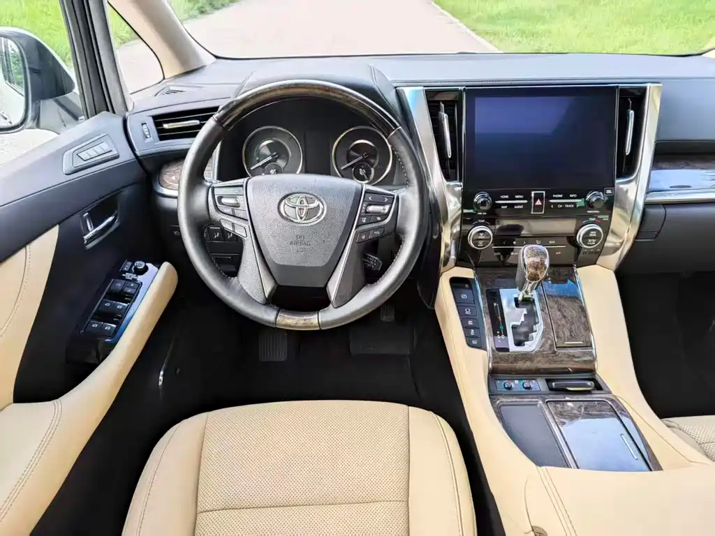 Toyota Vellfire 2020 2.5L HV Luxury