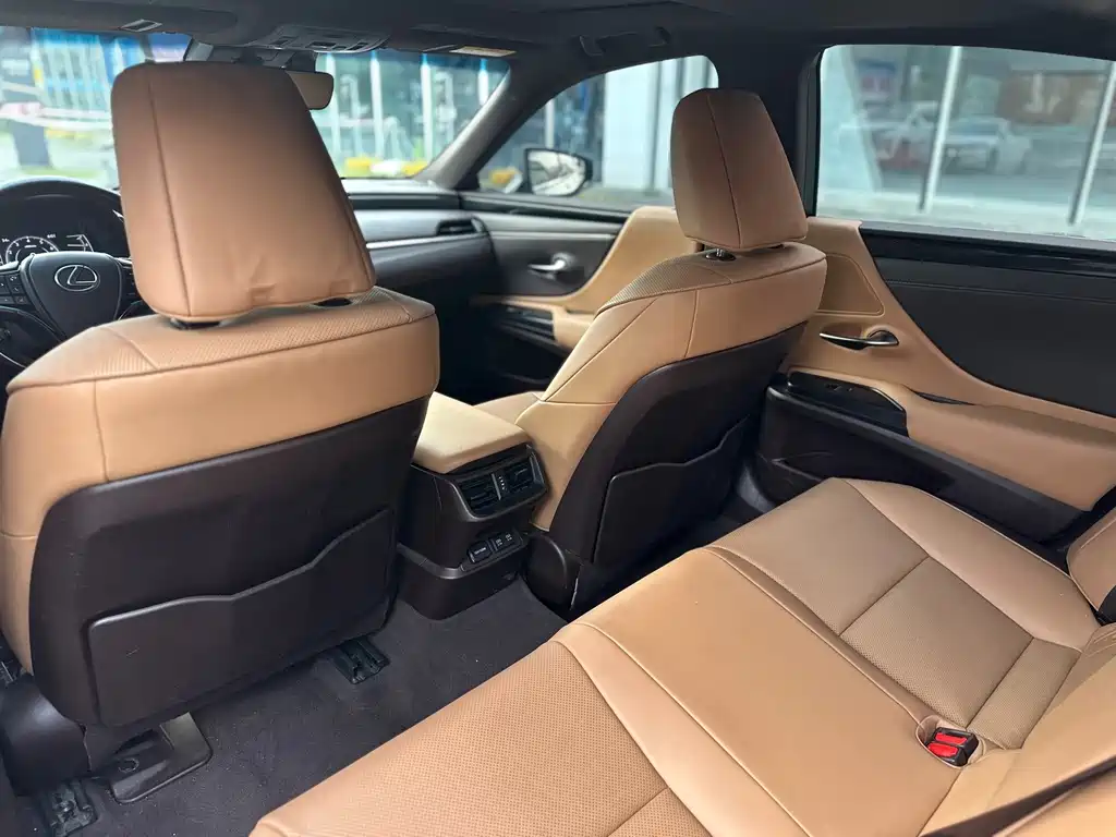 Lexus ES 2020 200