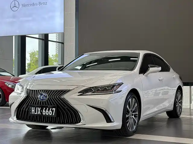 LEXUS ES 2020