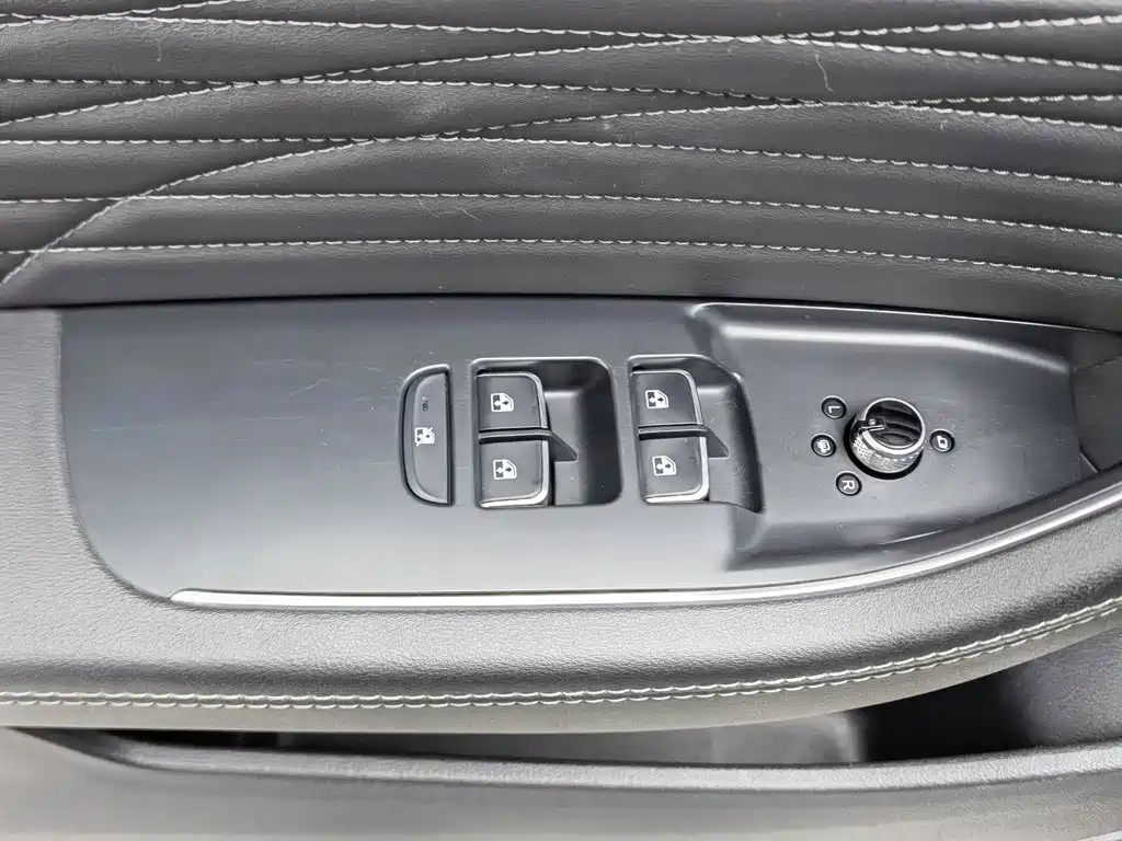 Hongqi Hongqi HS5 — миниатюра 9