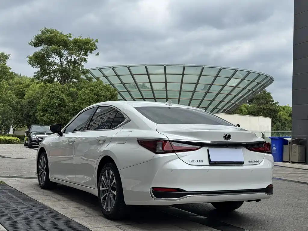 Lexus ES 2023 — фото 7