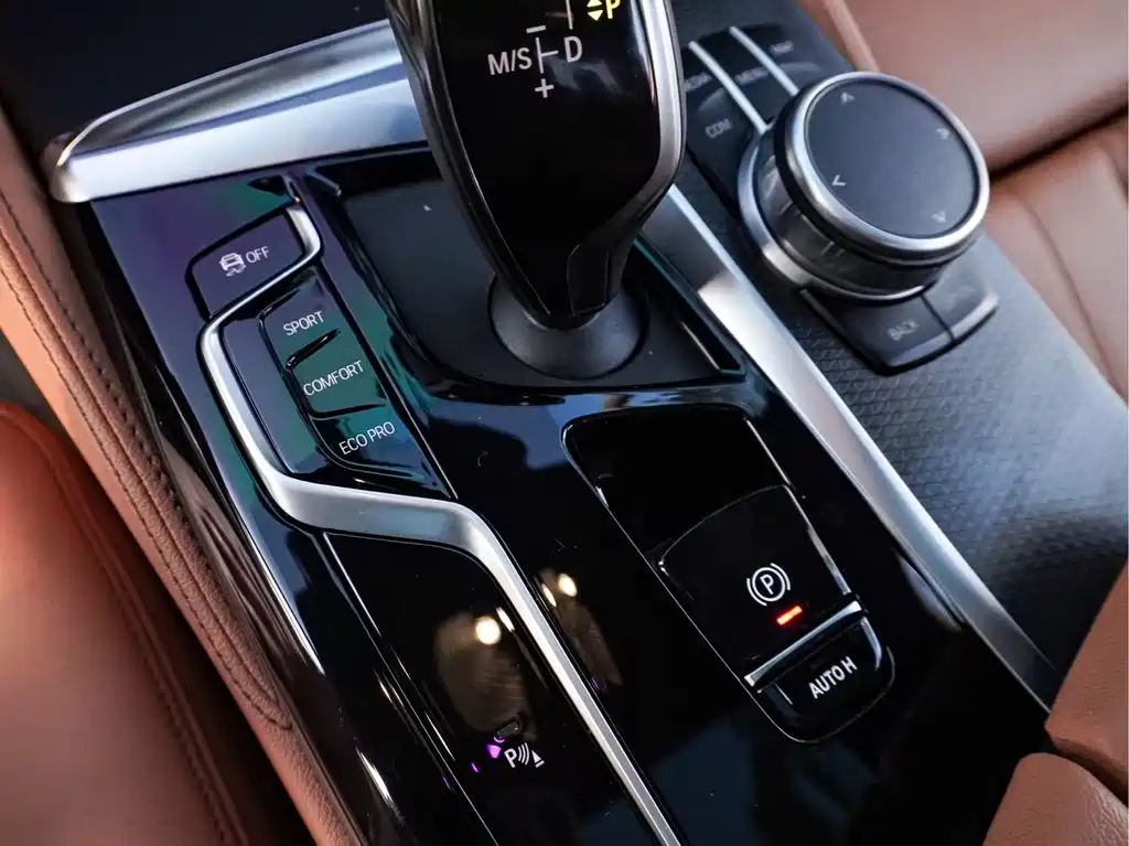 BMW 5 Series (Import) — миниатюра 22