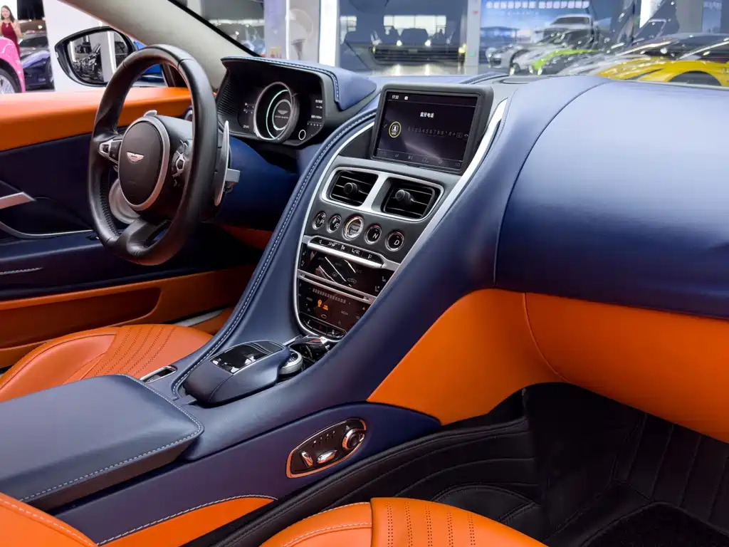 Aston Martin DB11 — миниатюра 14