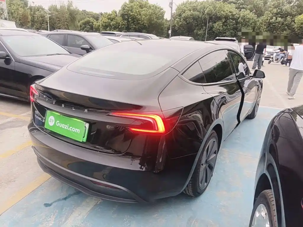 Tesla Model 3 — миниатюра 7