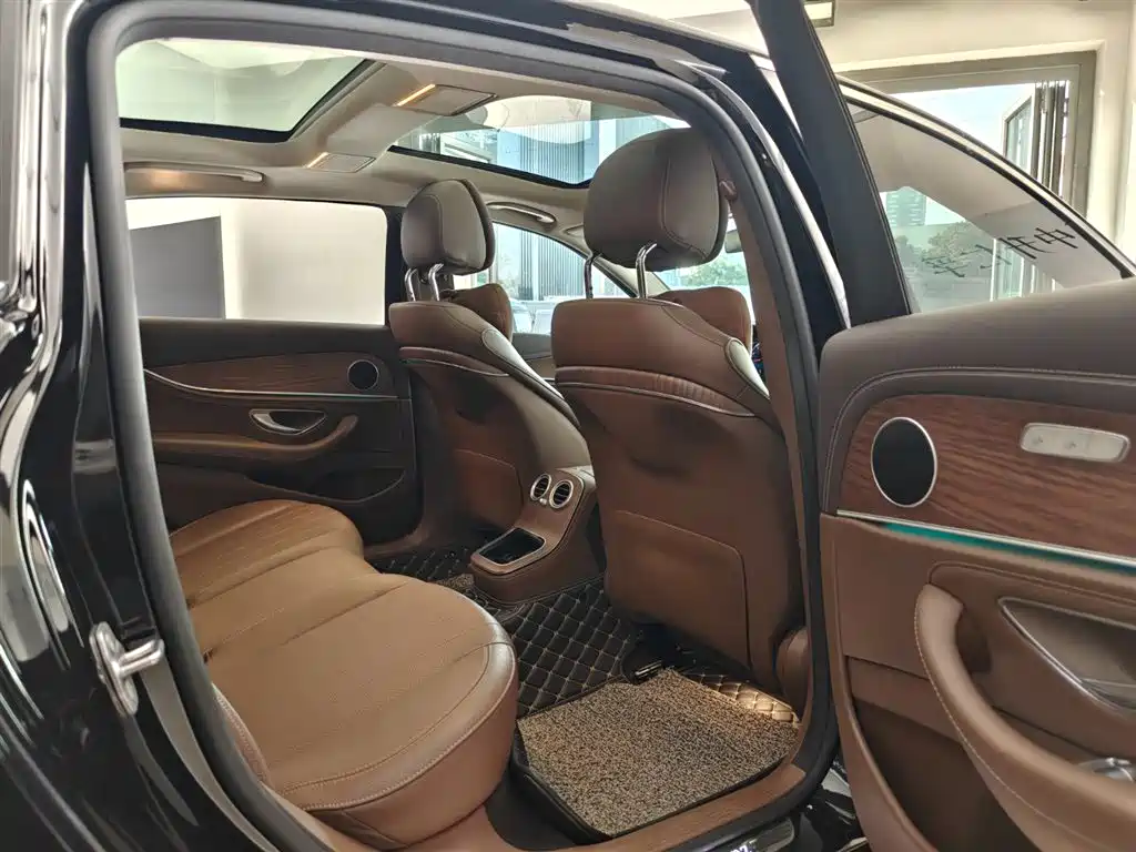 MERCEDES-BENZ E CLASS