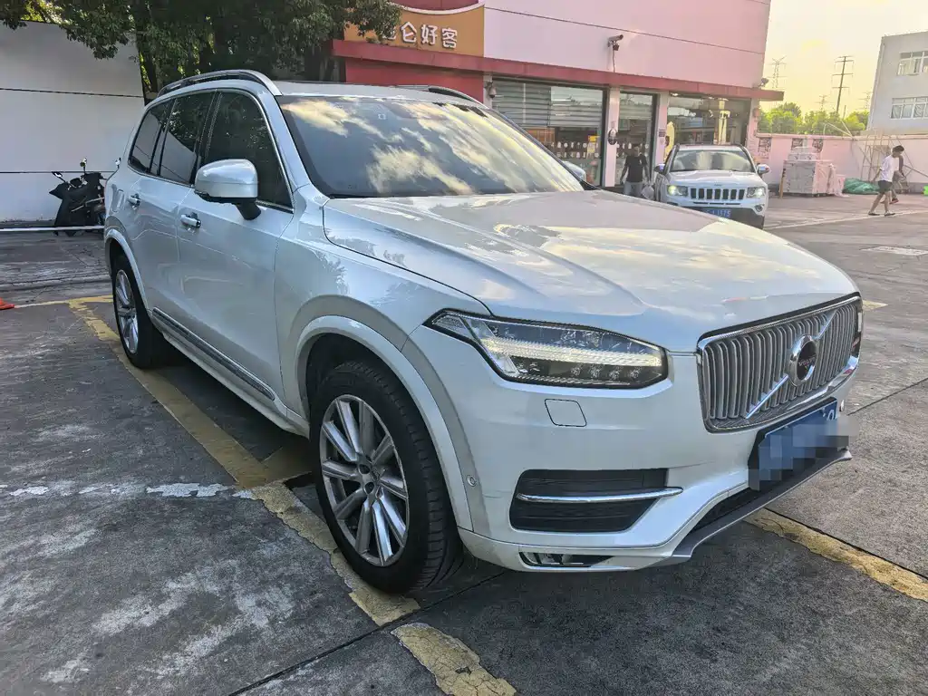 Volvo XC90 — миниатюра 2