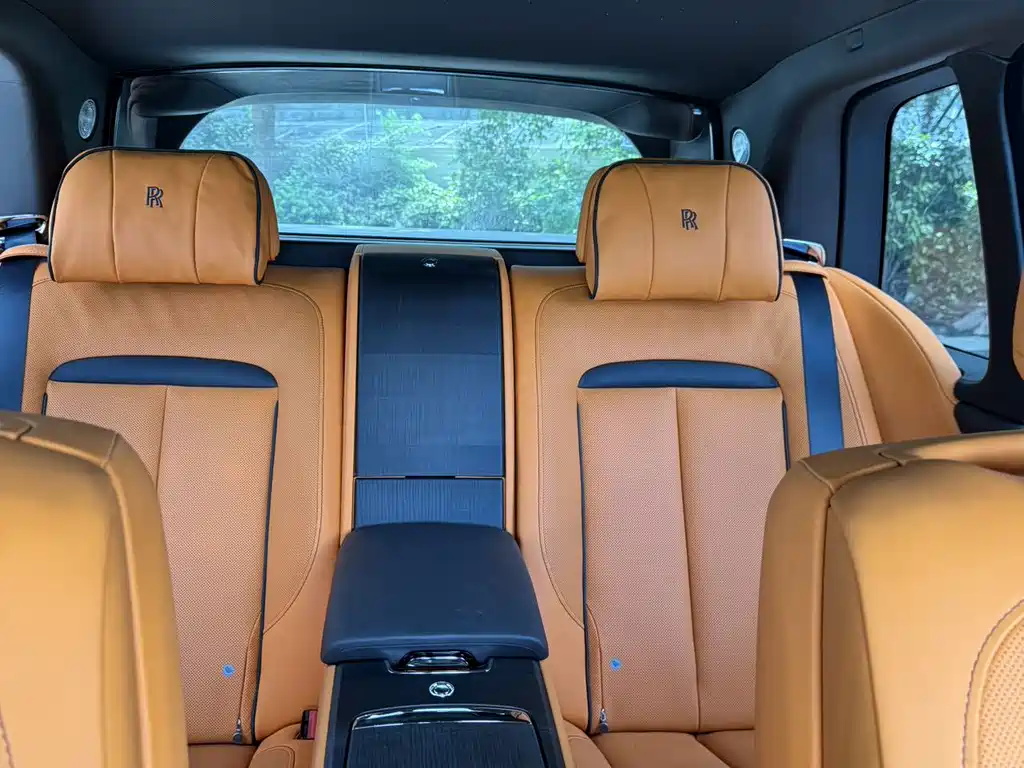 Rolls-Royce Cullinan — миниатюра 13