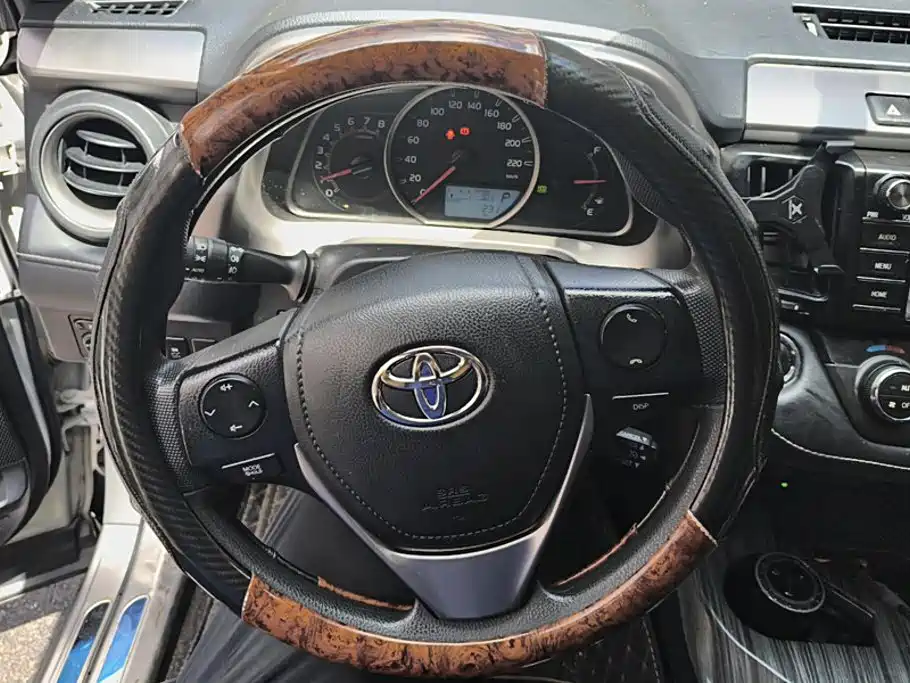 Toyota RAV4 — миниатюра 15