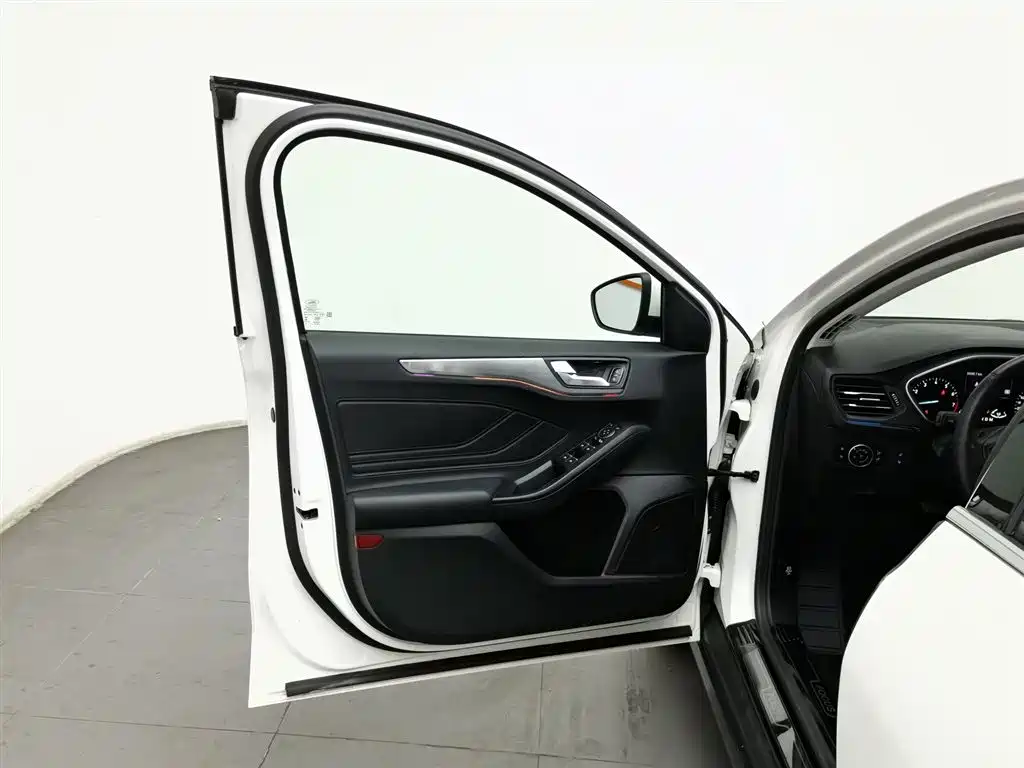 Ford Focus 2019 EcoBoost 180 AT
