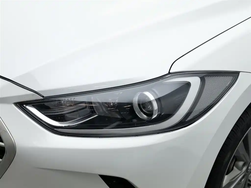 Hyundai Elantra 2016 1.6L MT