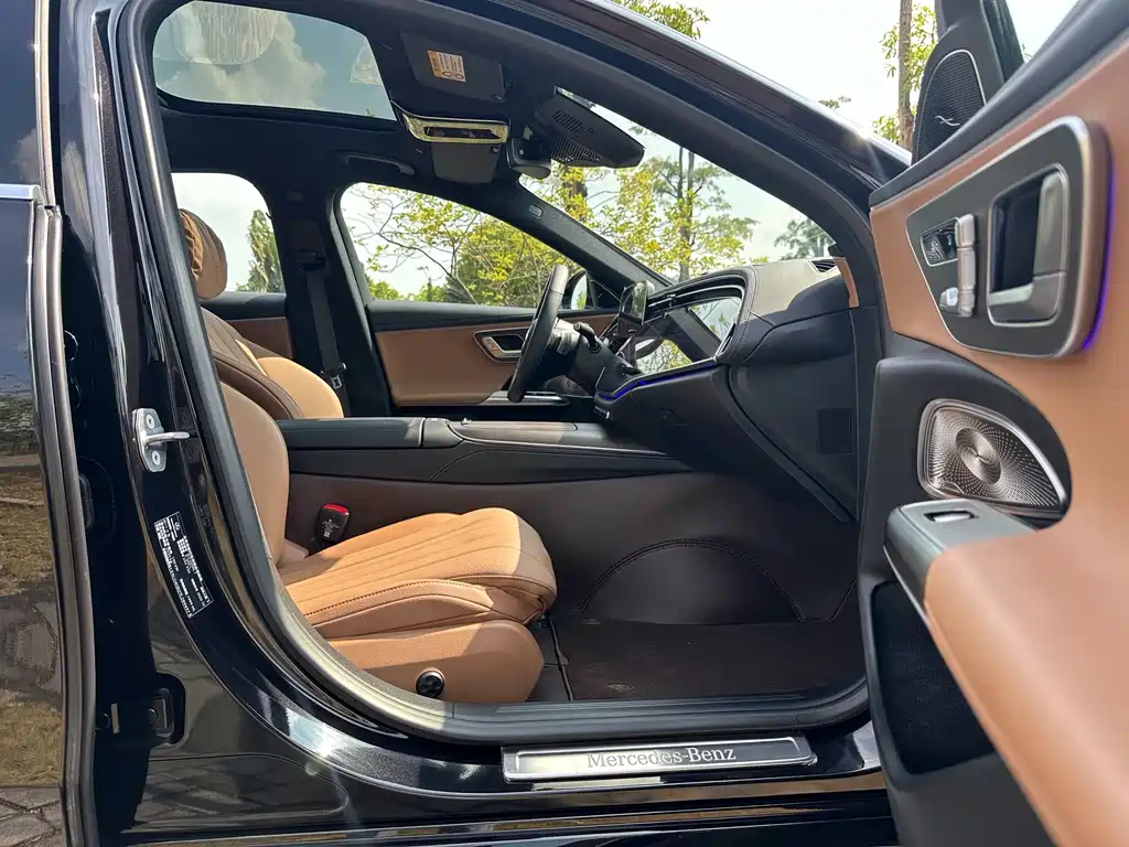 Mercedes-Benz E-Class — миниатюра 14