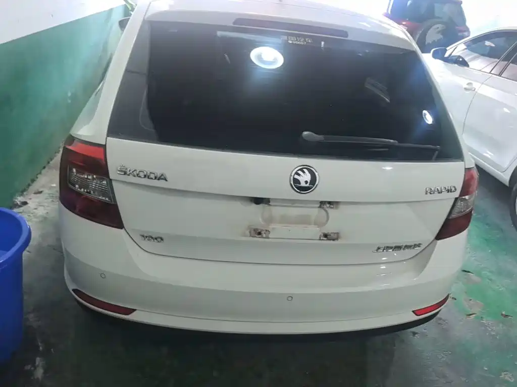 Skoda Rapid Spaceback — миниатюра 6