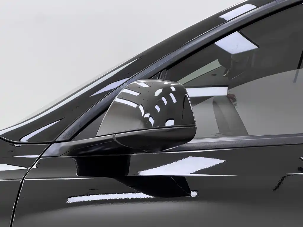 Tesla Model Y — миниатюра 11