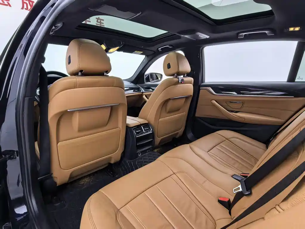 BMW 5 Series — миниатюра 14