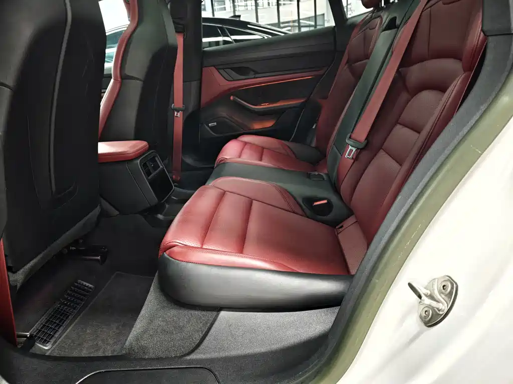 Porsche Taycan — миниатюра 7