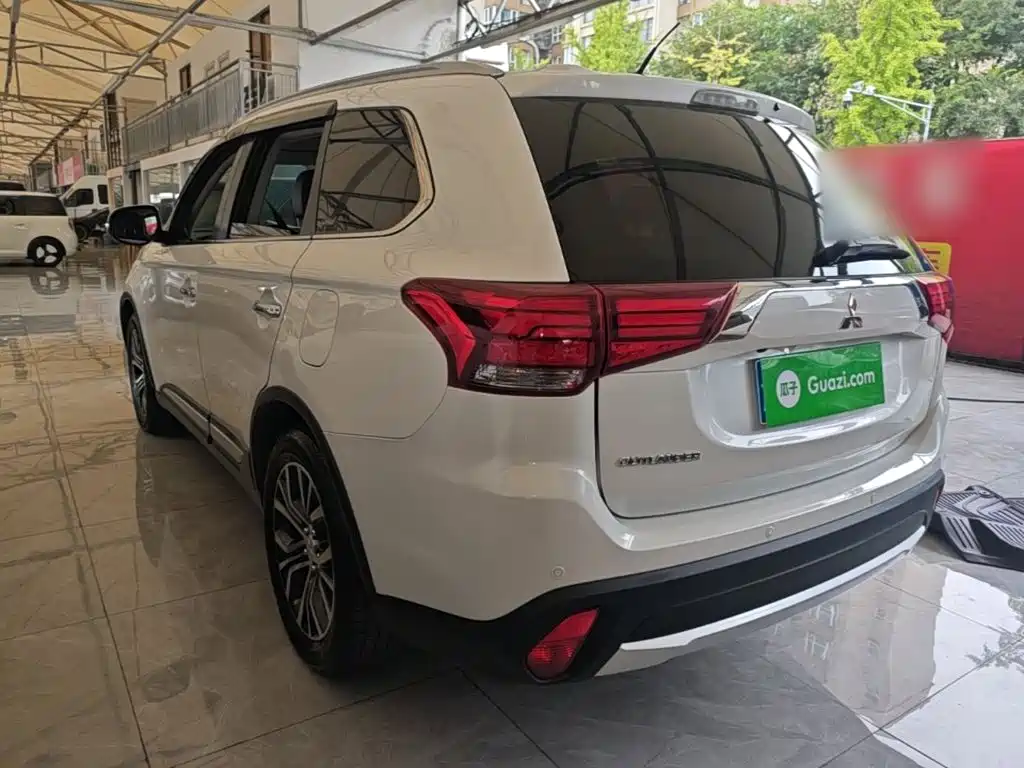 Mitsubishi Outlander (Import) — миниатюра 5
