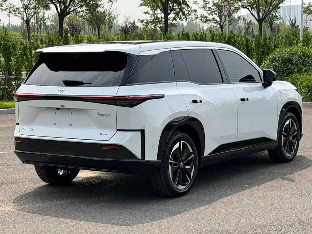 Toyota bZ3X - фото 6