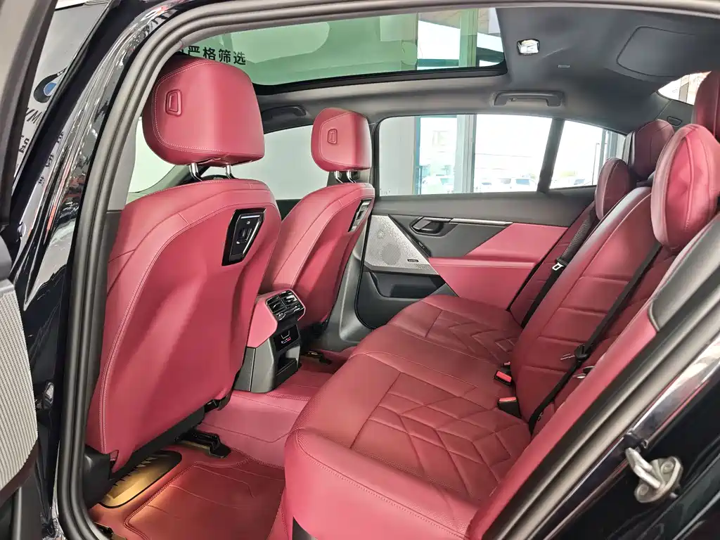 BMW 5 Series — миниатюра 12