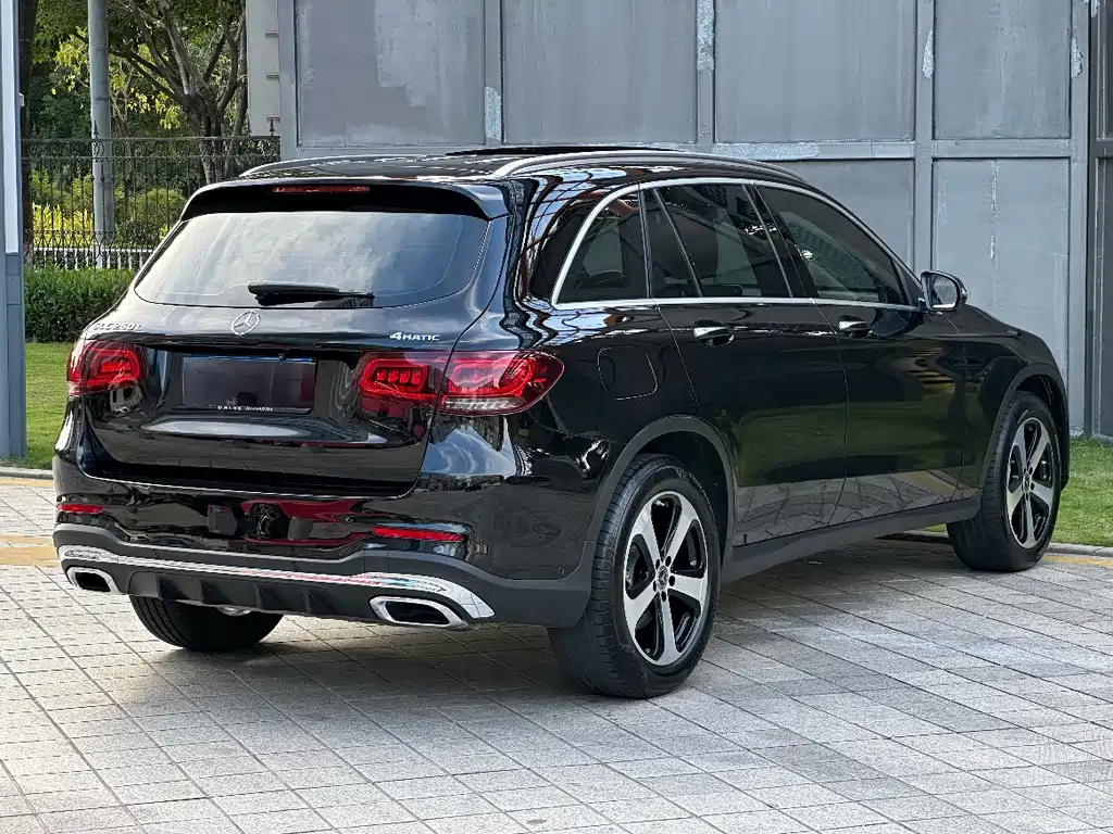 MERCEDES-BENZ GLC