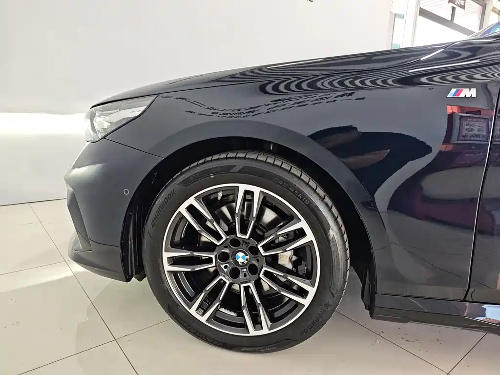 BMW 5 Series — миниатюра 15