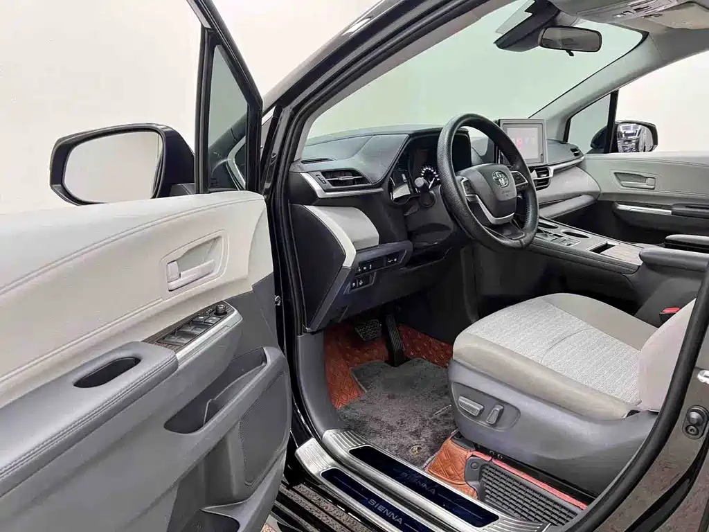 Toyota Sienna 2023 2.5L Comfort