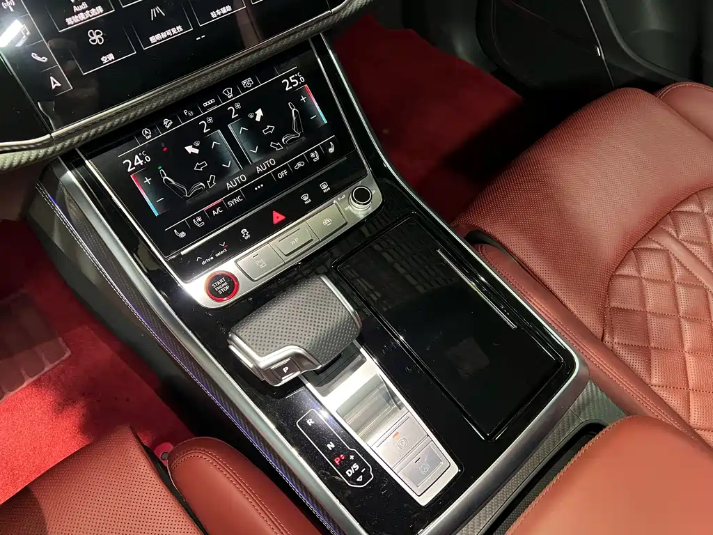 Audi SQ7 4.0 TFSI, фото 14